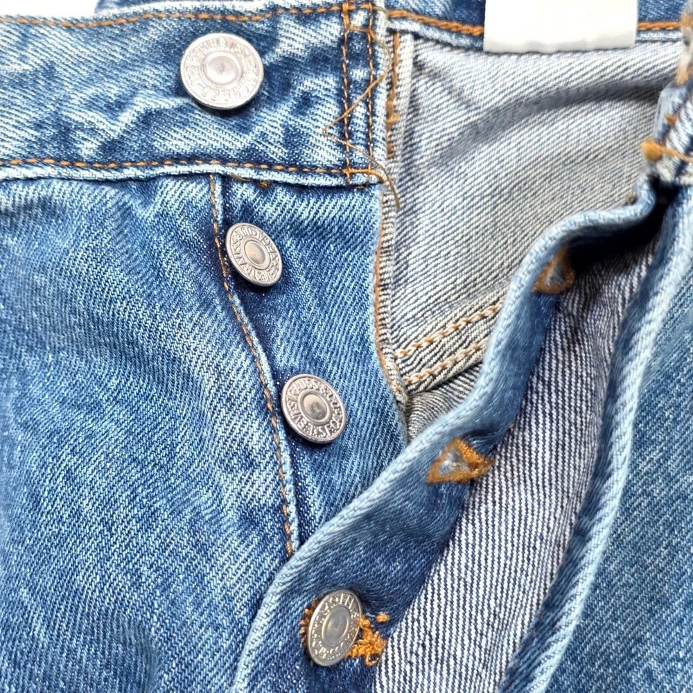 Levi's 501 Straight Leg Jeans Mens W40 L32 Blue Button Fly Classic Denim Pants